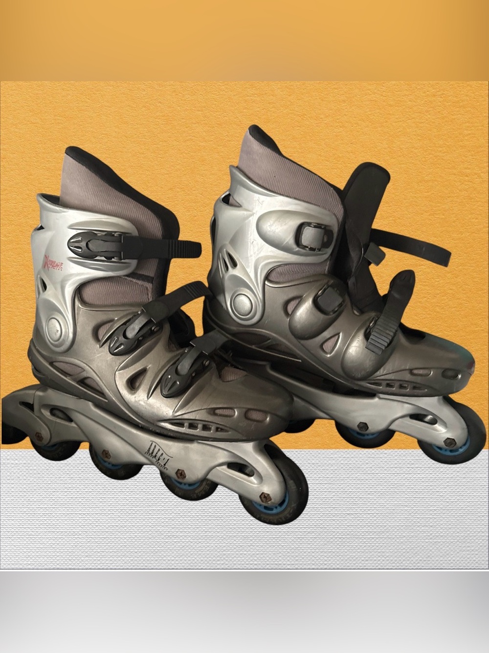 XTREME SKATES SKATEBOARDS SIZE 10 GRAY AND BLACK COLORS.